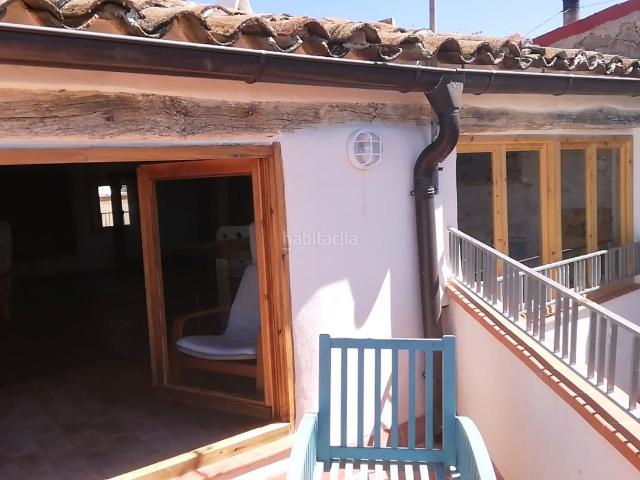 Casa adosada en venta en Barberà de la Conca. Encantadora casa de pueblo con estudio en golfas y chillout de verano en bonito y amable pueblo: Barberà de la Conca. Casas adosadas Barberà de la.