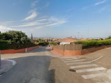 Casa adosada en venta en Barberà del Vallès, Ca n´Esteper Can Gorgs Can Gorgs II. Chalet exclusivo con piscina y múltiples terrazas listo para entrar a vivir. Casas adosadas Barberà del.