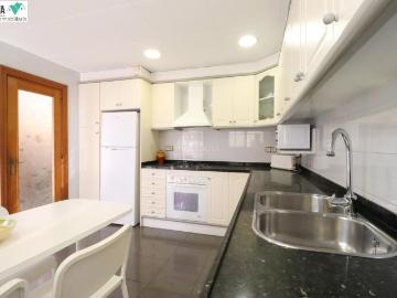 Casa adosada en venta en Barberà del Vallès, La Romànica. Impresionante Adosado en Barbera del Vallès Espacios Amplios y Comodidades Modernas. Casas adosadas Barberà del.