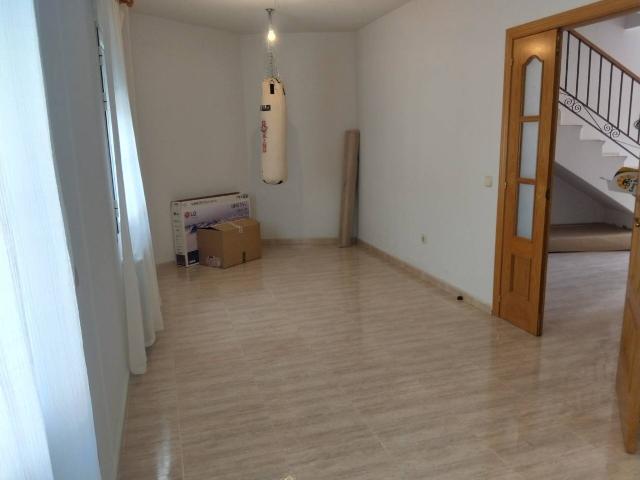 Casa adosada en venta en Bargas