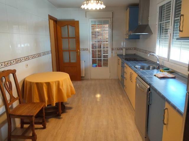 Casa adosada en Venta en Bargas