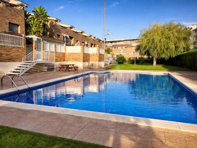 Casa adosada en Venta en Barenys