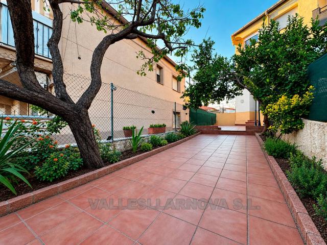 Casa adosada en Venta en Barri de Lourdes Gallecs