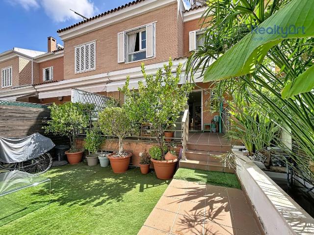 Casa adosada en Venta en Barrio Bajo