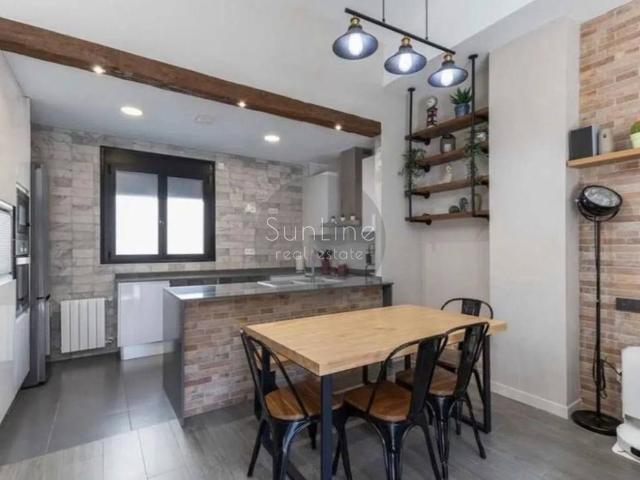 Casa adosada en Venta en Barrio de Benicalap