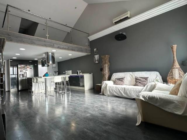Casa adosada en Venta en Barrio de la Concepción