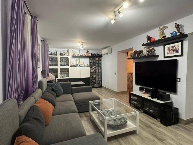 Casa adosada en Venta en Barrio del Centro