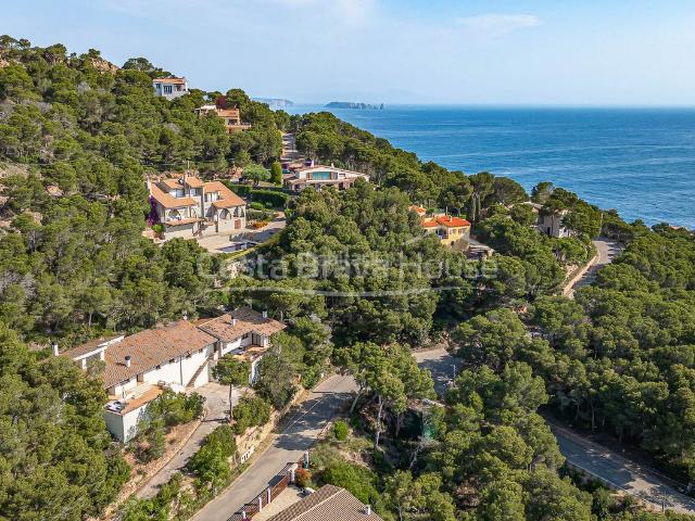 Casa adosada en venta en Begur, Aiguafreda Sa Tuna Costa Brava. Casa en venta con terraza de 85 m y vistas al mar en Aiguafreda, Begur. Casas adosadas.