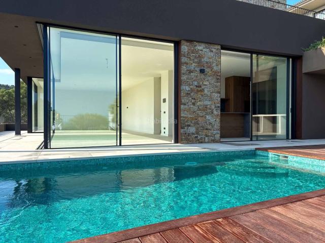 Casa en venta en Begur, Sa Riera Sa Fontansa Costa Brava. Elegante casa de obra nueva en Sa Punta, Begur, a solo 5 minutos de la playa. Con 4 dormitorios, piscina privada, vistas despejada. Casas.