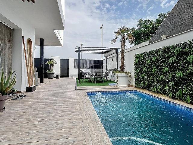 Casa adosada en Venta en Belicena