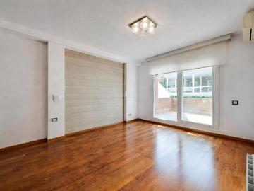 Casa adosada en venta en Bellaterra. Casa Chalet adosado en venta con piscina. Casas adosadas.