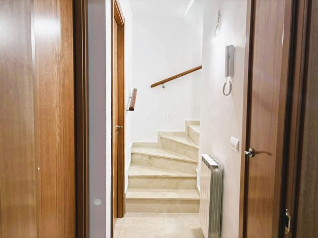 Casa adosada en venta en Bellpuig. Encantandora casa adosada en Bellpuig. Casas adosadas.