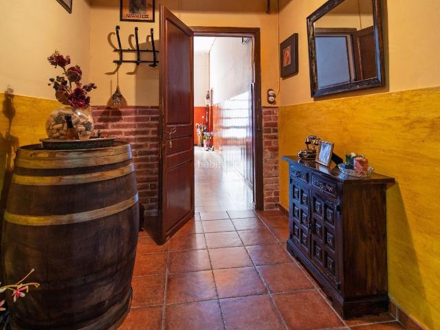Casa adosada en venta en Bellpuig. La Casa Perfecta per Entrar a Viure Amplitud, Llum i Gran Magatzem amb Sortida a Dos Carrers. Casas adosadas.