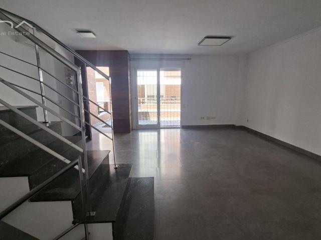 Casa adosada en venta en Bellreguard. Adosado en venta en Bellreguard con piscina, jardín privado y garaje. Casas adosadas.