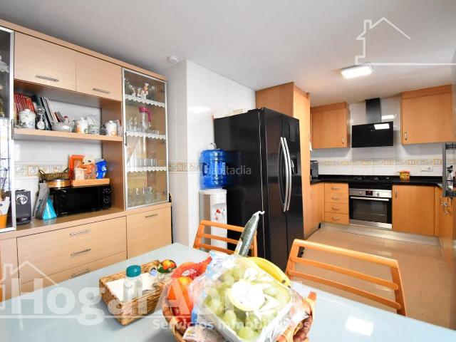 Casa adosada en venta en Bellreguard. SEMINUEVO, AMPLIO Y LUMINOSO CON TERRAZA Y JACUZZI. Casas adosadas.