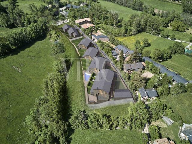 Casa adosada en venta en Bellver de Cerdanya. Venta de casa en Bor. Casas adosadas Bellver de.