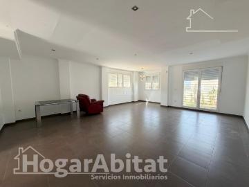 Casa adosada en venta en Benaguasil. ADOSADO SEMINUEVO CON TERRAZA Y GARAJE. Casas adosadas.