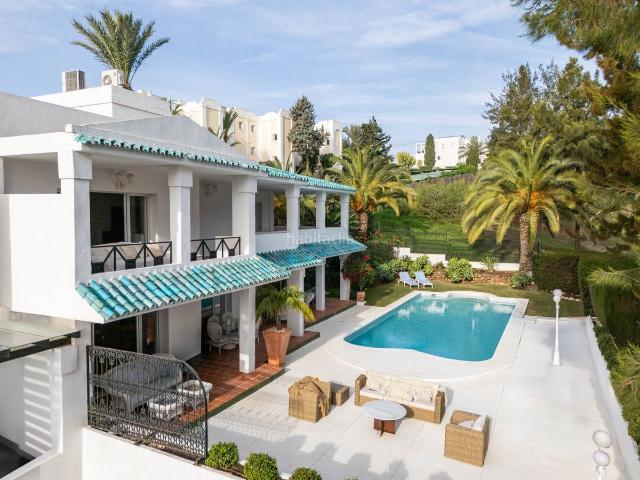Casa adosada en venta en Benahavís, La Quinta. Casas adosadas.
