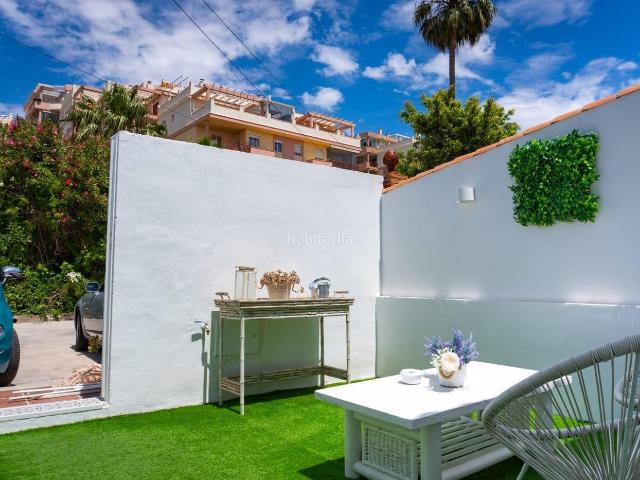 Casa adosada en venta en Benalmádena, Zona Centro Comercial Torrequebrada. CHALET ADOSADO TIPO BUNGALOW REFORMADO CON VISTAS AL MAR. Casas adosadas.