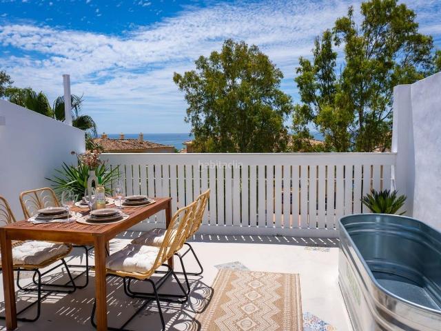Casa adosada en venta en Benalmádena, Zona Centro Comercial Torrequebrada. OPORTUNIDAD ÚNICA DE COMPRA! INMUEBLE REFORMADO CON VISTAS AL MAR. Casas adosadas.