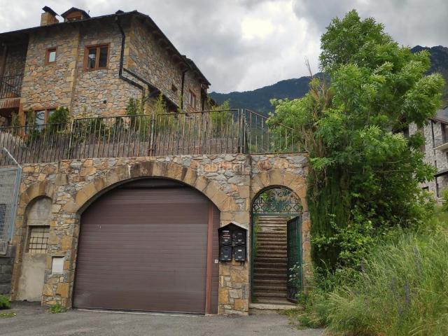 Casa adosada en venta en Benasque. Casa adosada en Benasque. Casas adosadas.