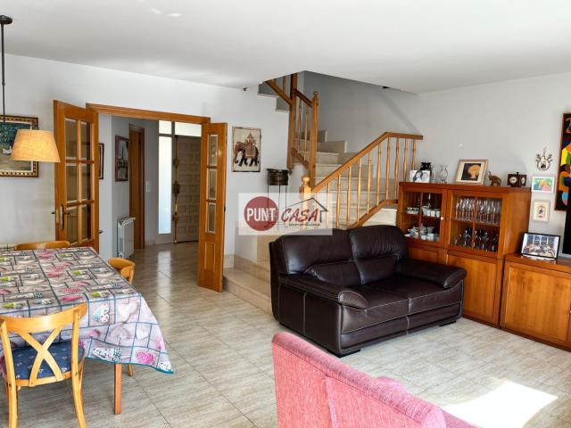 Casa adosada en venta en Benavent de Segrià. EXCEPCIONAL CASA EN VENTA EN BENAVENT DE SEGRIÀ. Casas adosadas Benavent de.