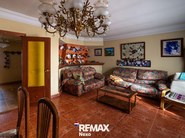 Casa adosada en venta en Benavente. Luminosa vivienda disponible en Benavente, Zamora. Casas adosadas.