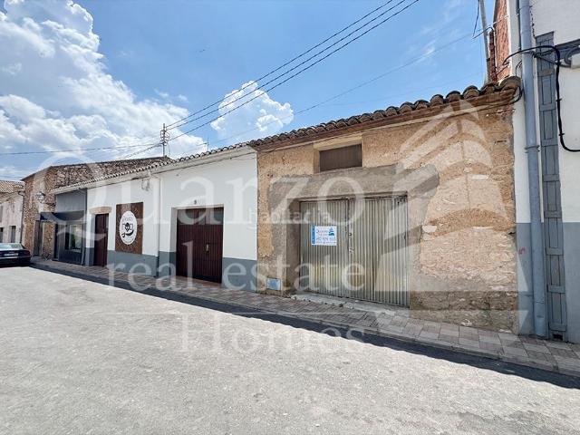 Casa adosada en venta en Beneixama. En venta singular bodega almacén urbano con gran potencial en Beneixama, Alicante. Casas adosadas.