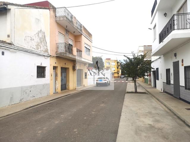 Casa adosada en venta en Benimuslem. GRAN CASA CHAFLÁN EN BENIMUSLEM. Casas adosadas.