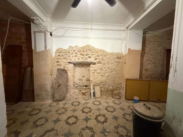 Casa adosada en venta en Benimeli. ? Amplia casa de pueblo con local comercial y grandes terrazas en Benimeli. Casas adosadas.