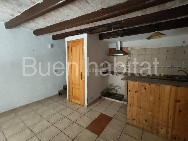 Casa adosada en venta en Benicarló, Pueblo. Casa adosada en venta en el centro de Benicarló con terraza. Casas adosadas.