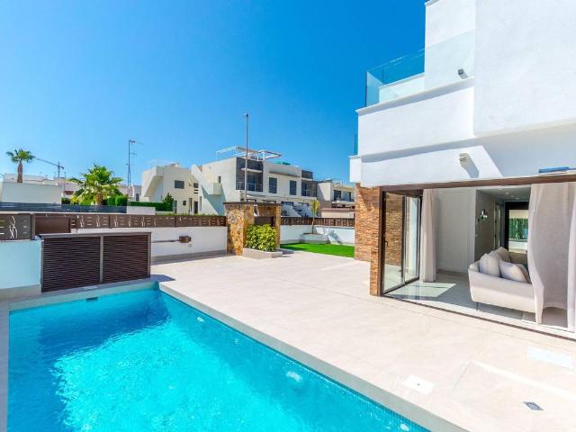 Casa adosada en Venta en Benijófar