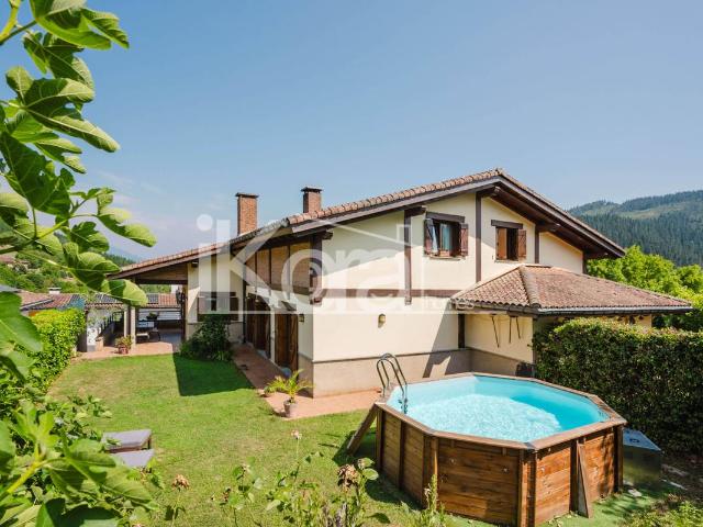 Casa adosada en Venta en Bergara