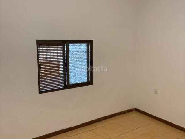 Casa adosada en venta en Berja. Se vende magnífica vivienda en zona céntrica, ideal para familias o como inversión. Casas adosadas.