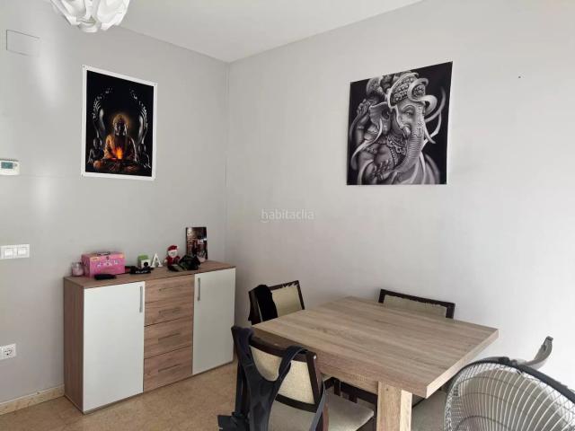 Casa adosada en venta en Besalú. Casa adosada en venta, situada en el pueblo de Beslaú. Casas adosadas.