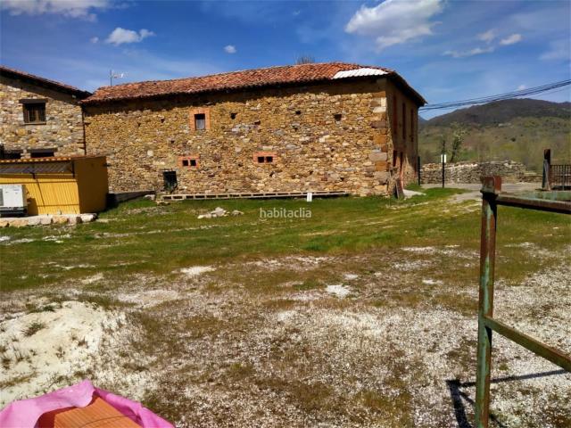 Casa adosada en venta en Boñar. Boñar Calle Portilleras. Casas adosadas.