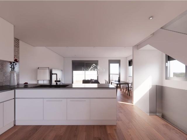 Casa adosada en venta en Bigastro. Esta vivienda dúplex se encuentra en una zona tranquila y bien conectada de Bigastro, ideal para quienes buscan comodidad, espacio. Casas adosadas.