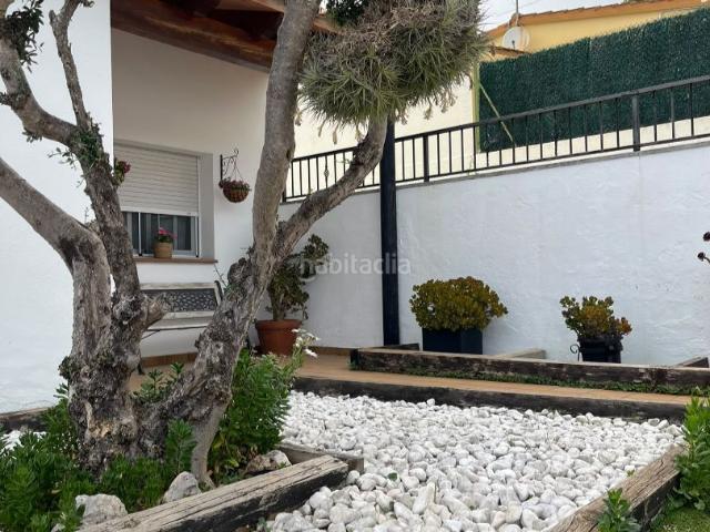 Casa adosada en venta en Caldes de Montbui. Casa acogedora en urbanización. Casas adosadas Caldes de.