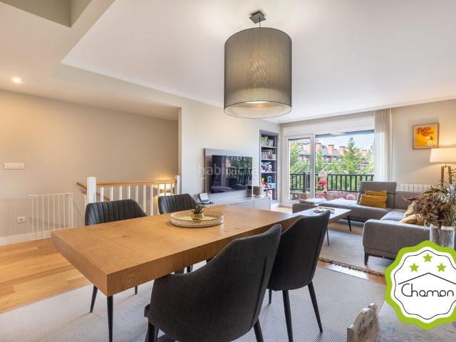 Casa adosada en venta en Bilbao, Artatzu Larraskitu. CASA ADOSADA CON JARDÍN, TERRAZAS, TXOKO Y GARAJE PARA DOS COCHES EN ZONA RESIDENCIAL DE BILBAO. Casas adosadas.