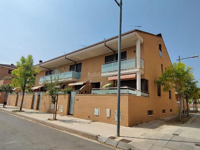 Casa adosada en venta en Binéfar. Casas adosadas.