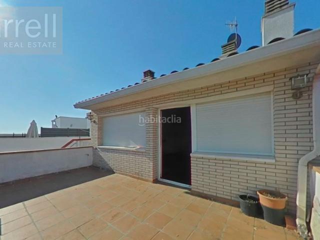 Casa adosada en venta en Blanes, Centre Costa Brava. Encantadora casa adosada de 3 dormitorios y 4 baños en Blanes, Girona, con 315 m útiles y un carácter único. Una oportunidad perfe. Casas adosadas.