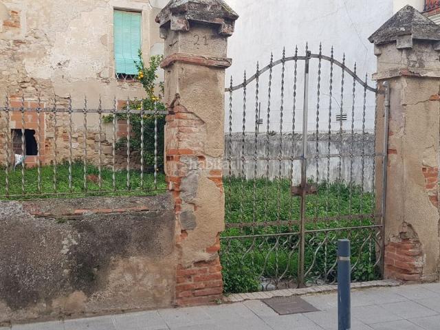 Casa adosada en venta en Breda. CASA DE PUEBLO CENTENARIA. Casas adosadas.
