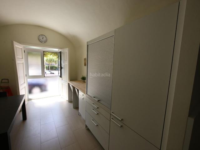 Casa adosada en venta en Breda. Casa exclusiva con piscina de diseño en venta en el centro de Breda. Casas adosadas.