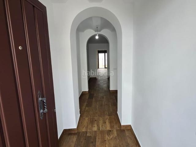 Casa adosada en venta en Brenes. Brenes Casa adosada reformada de 4 dormitorios, patio, azotea y trastero. Casas adosadas.