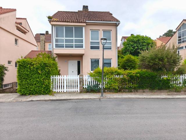 Casa adosada en Venta en Brión