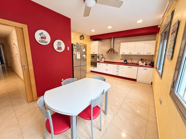 Casa adosada en venta en Bullas. ESPECTACULAR CHALET DE 277 M2 DE VIVIENDA Y 225 M2 DE GARAJE EN BULLAS. Casas adosadas.