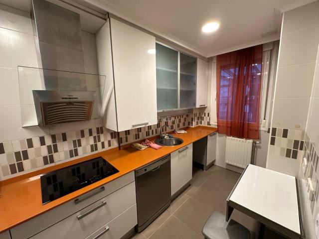 Casa adosada en venta en Burgos, Barriada de Yagüe. Casas adosadas.