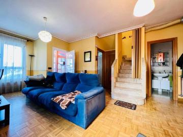 Casa adosada en venta en Burgos, Villafría La Ventilla Castañares. ESPECTACULAR CHALET EN VILLAFRÍA CON TERRAZA Y TERRENO AJARDINADO. Casas adosadas.