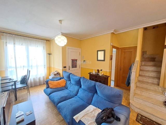 Casa adosada en venta en Burgos, Villafría La Ventilla Castañares. BONITO CHALET PARA ENTRAR A VIVIR CON TERRAZA Y JARDIN, 3 DORMITORIOS, 2 BAÑOS, GARAJE Y MERENDERO. Casas adosadas.