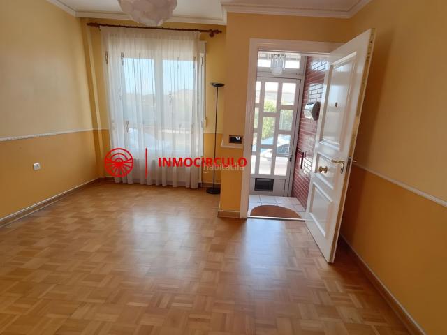Casa adosada en venta en Burgos, Villafría La Ventilla Castañares. Casa en venta en Burgos capital, adosado ideal para mascotas. Casas adosadas.